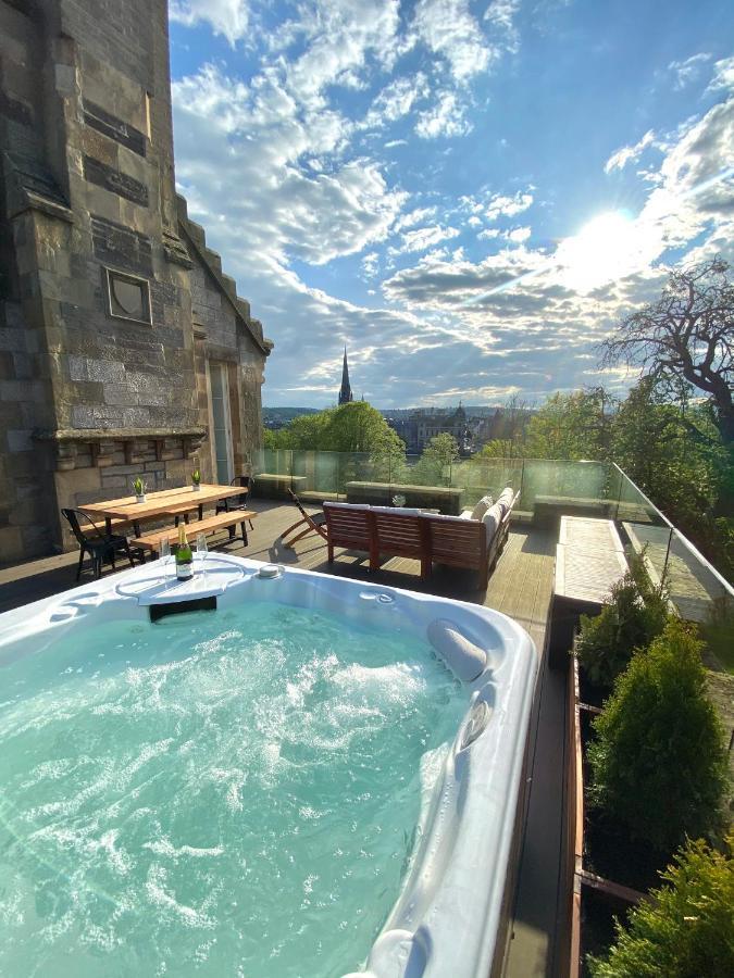 KNOWEHEAD PENTHOUSE APARTMENT WITH ROOFTOP HOT TUB PERTH